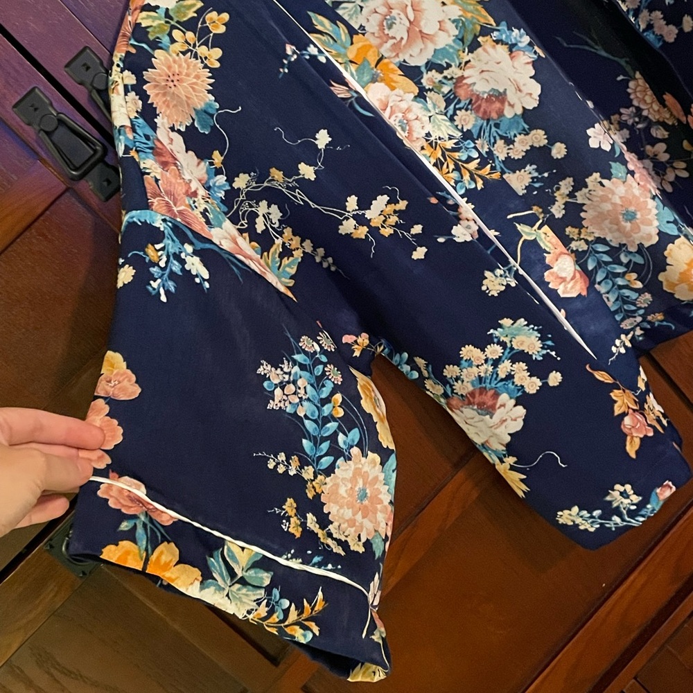 🌸👘Haute Project Silky Kimono Top - Picture 5 of 7